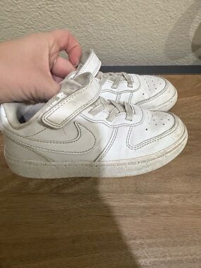 Nike Kids White Low-Top Velcro Sneakers